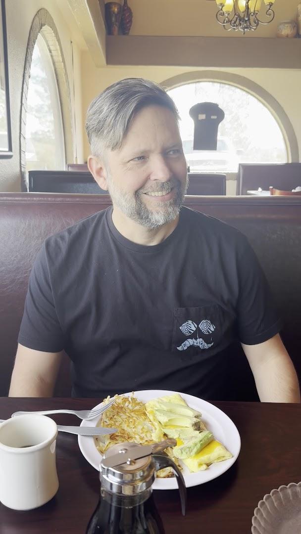 Muddy River Bar & Grill